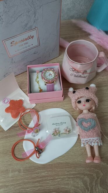 коробка подарочная: 🎀 Часы с браслетом 🎀 Кружка 🎀 Кукла 🎀 Серьги 🎀 Мини открытка с