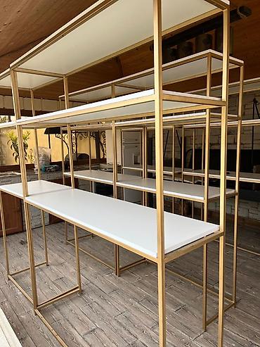 Оборудование для магазинов: Vitrin rəflər satılır, yenidir. 3 mərtəbədir,hündürlük 2 metr — 2