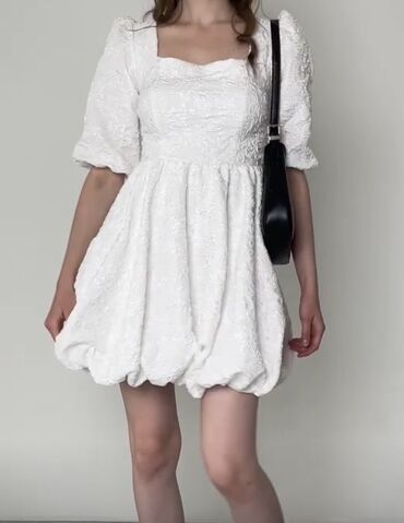 идеально: Роскошное платье от evelin
носила один раз🫶 в идеальном состоянии