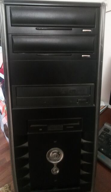 Korpuslar: Masaüstü kompüter korpusu – ATX midi-tower - Rəng: qara, ön hissədə — 8