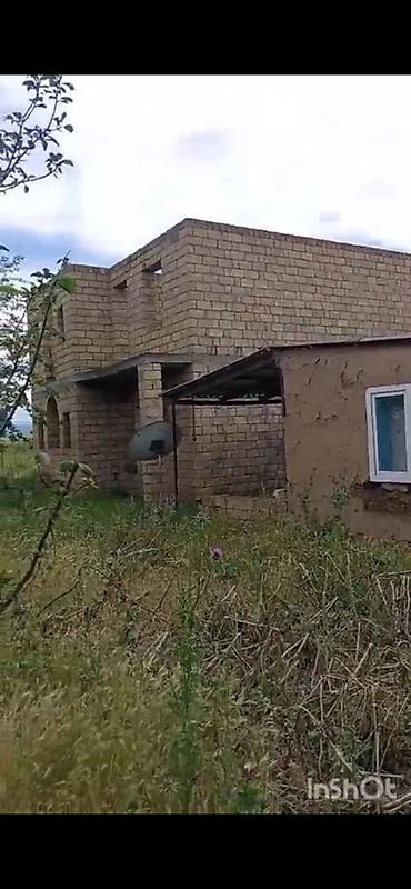 celilabad evler: Cəlilabad,3 təpə kəndində Satılır: daşdan tikilmiş 2 mərtəbəli — 2