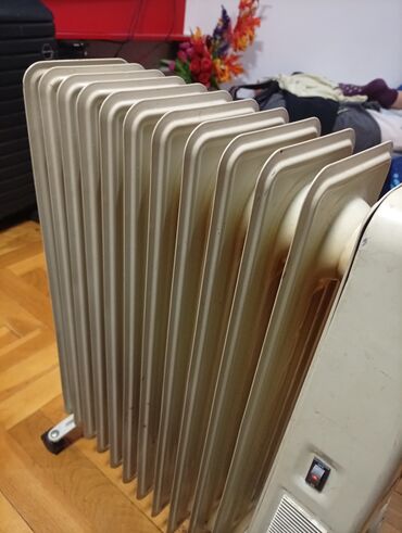 Uljani radijatori: Ulje­ni radijator Midea sa 12 rebara i ispravnim ventilatorom - Tip — 4