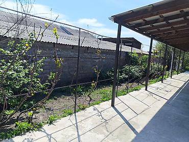 Продажа коттеджей и домов: Продается дом в поселке Манас, 16 км от города Бишкек, участок 8 — 5