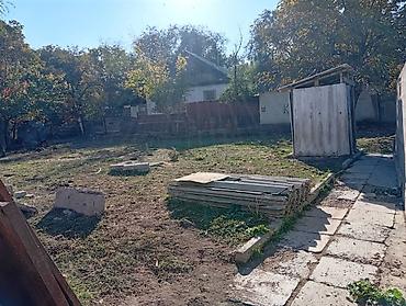 Продажа коттеджей и домов: Уй сатылат 📍кемин орловка шаарында участак 12 сотый чон Уй 4 комната — 4