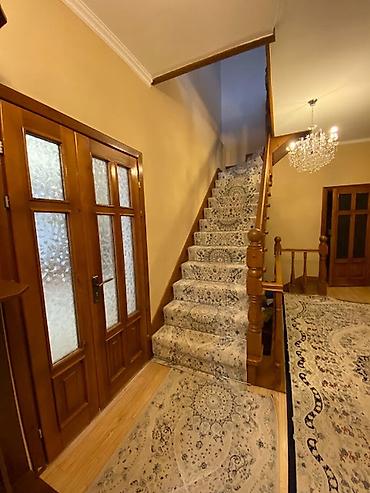 Үйлөрдү сатуу: 6 бөлмө жана андан көп, 320 м², 5 соток, Бишкек, Чиркөө Менчик ээси — 7