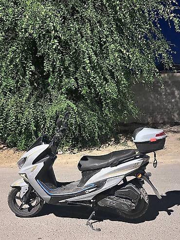 ск пионер: Скутер Benelli 250 (надпись на боковой панели). Городской макси-скутер — 7