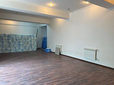 Mağazalar: Razində İcra hakimiyətinin yaxınlığı 5 mərtəbəli binanın 1 ci — 8