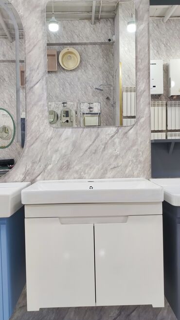 Ev üçün digər mebel: Ağ rəngli, keramik lavabo ilə təchiz olunmuş, quraşdırılmış şkafı olan