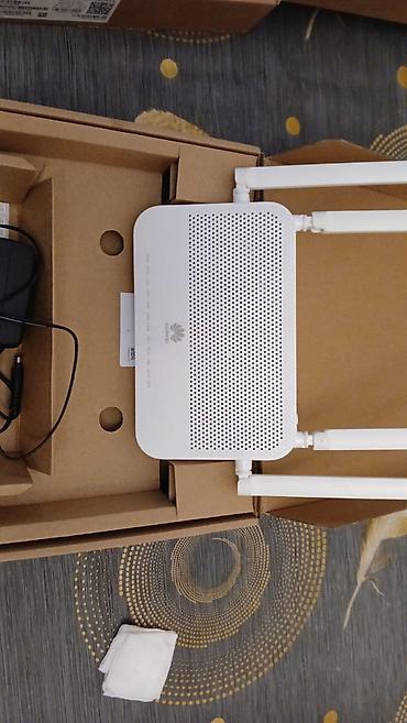Huawei optik internet modemi/routeru. Şəkillərdə görünən ağ rəngli