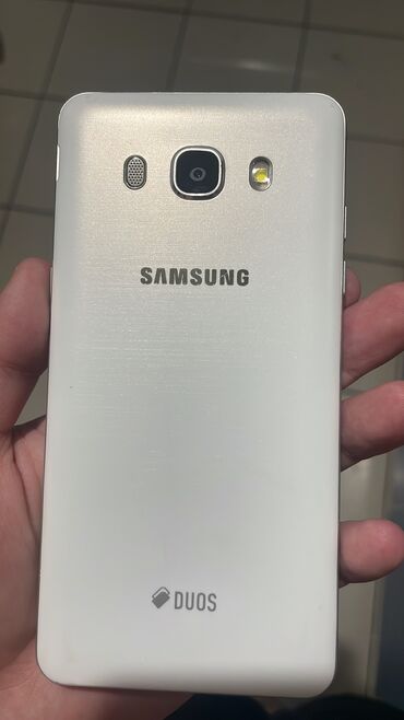 бу стиральные машины: Samsung Galaxy J7, Б/у, цвет - Белый