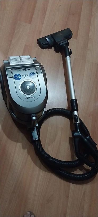 tossoran: Samsung tozsoran – 1800W gücündə, siklon tipli (kisəsiz) sistem. - Güc — 3