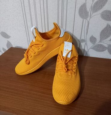 adidas ���������� в Кыргызстан | Кроссовки и спортивная обувь: Новые кросовки adidas pharrell williams hu