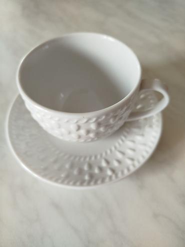 stanlio i olio slike: Porcelanska šoljica sa tacnom – elegantan set za kafu ili čaj - — 2