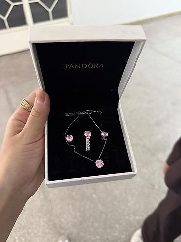 Жеке буюмдар: Набор украшений Pandora с розовыми вставками Состав: - Кулон на — 2