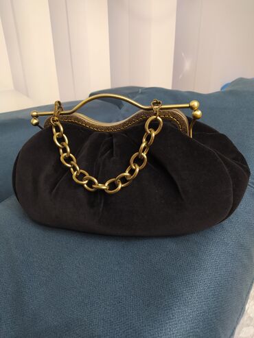 сумки бишкек: Продаю бархатный редикюль сумочку новая, черного цвета размер 30×15
