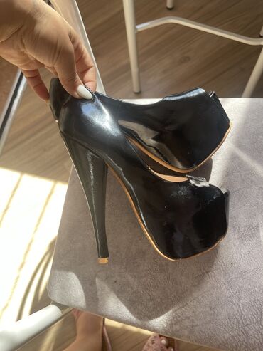 кошельки женские лакированные: Туфли 35, цвет - Черный