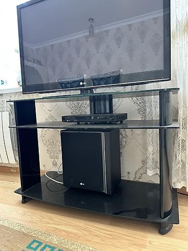 soba islenmis: Şüşə və metal televizor stendi Məhsul tərkibi: - LG ekran (təxmini — 2