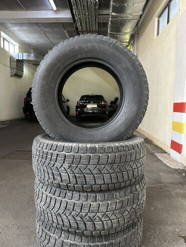 скутеры бензиновые: Шины 265 / 65 / R 17, Зима, Б/у, Комплект, Внедорожные (АТ/МТ), Maxxis