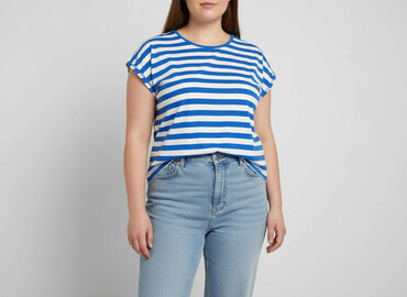 la pirogue t shirty: Футболка жіноча, розмір 3XL на lalafo.pl la pirogue t shirty: Футболка жіноча, розмір 3XL