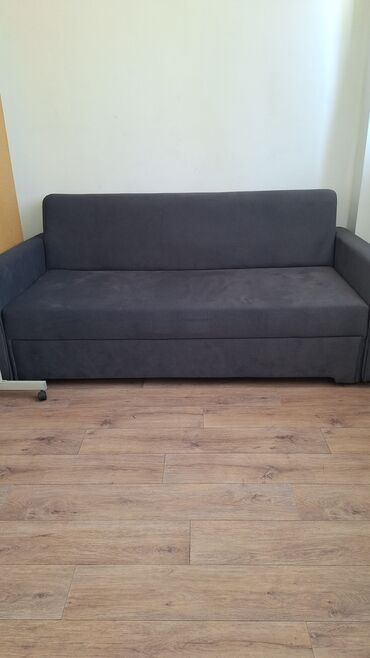 мебель шкав: Прямой диван, цвет - Серебристый, Новый