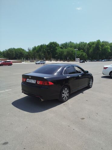 автомобиль саната: Honda Accord: 2004 г., 2 л, Автомат, Бензин, Седан