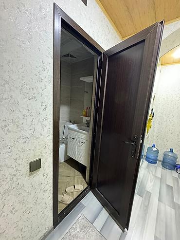 mdf plintus: Daxili qapı – tünd qəhvəyi rəng, klassik panel dizaynı - Material — 2