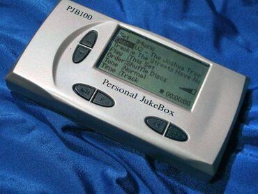 MP3 плеерлер: Ретро, HanGo Personal Jukebox 100. Первый Mp3 плеер на 2,5” жестких