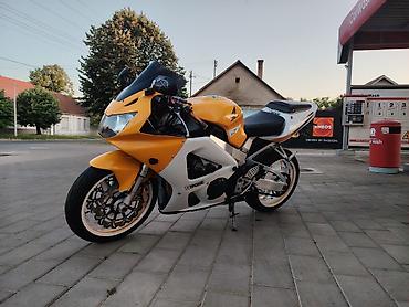 Honda CBR929rr – sportski motocikl sa full oklopom u žuto-beloj