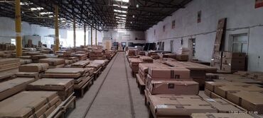 Sex, zavod və fabriklər: İcarəyə verilir: geniş istehsalat/anki depo sahəsi - Geniş giriş — 9