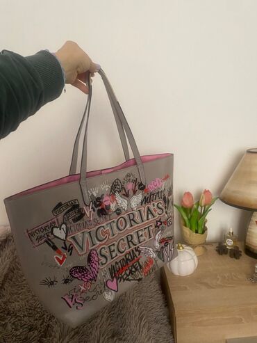 Tašne: Victoria’s Secret original kozna toeba kupljena u Americi 3500 din