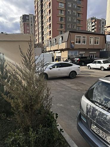 qara qarayev: Qara Qarayevdə.Sevinc kinoteatrınına yaxın.Özbəkistan küçəsində — 2