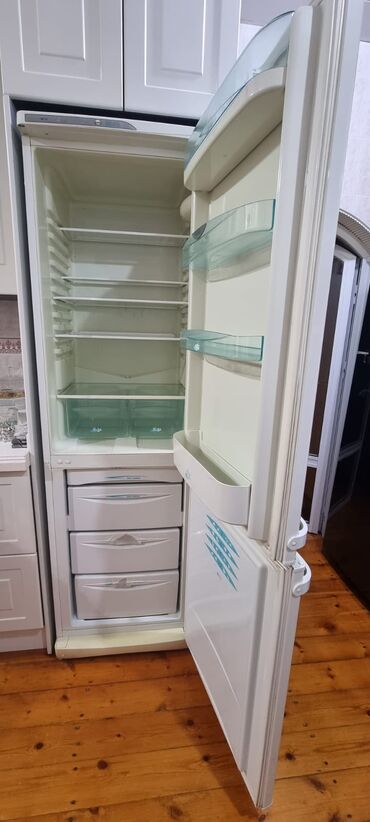 Холодильники: Б/у Stinol Холодильник цвет - Белый