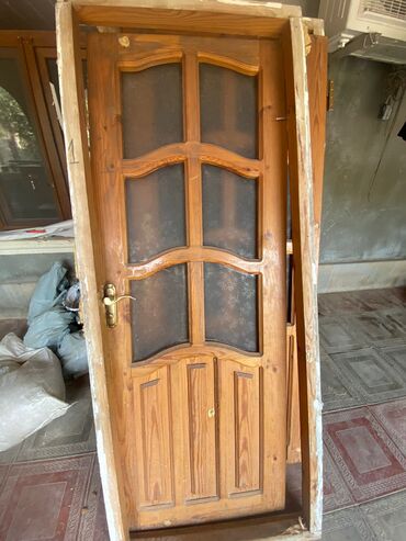 Furnitura və aksessuarlar: Qapı 5 ededi biri 35 AZN Öıçü.l Eni 82, uz 198 sm Ünvan Sumqayıt ✨