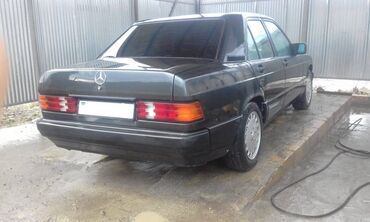 Mercedes-Benz: Mercedes-Benz 190: 0.2 l | 1990 il Sedan