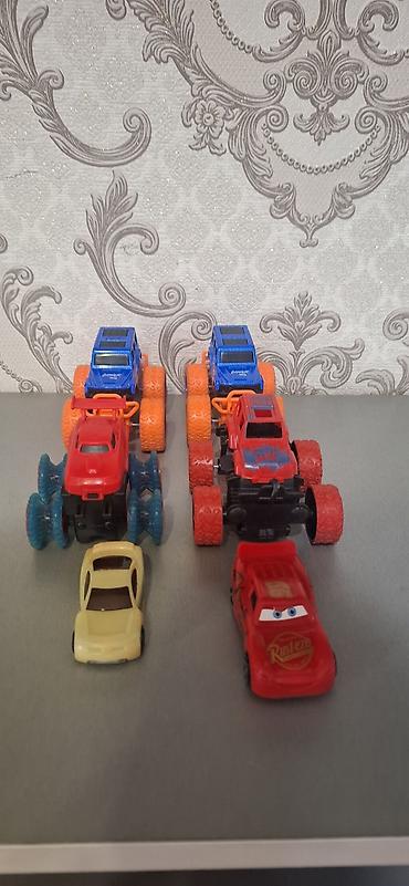 hot wheels oyuncaq dəsti: Uşaq üçün oyuncaq maşınlar dəsti - 6 ədəd kiçik oyuncaq maşın: 2 ədəd — 1