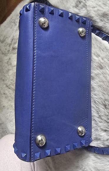 Torbe: Valentino Garavani Rockstud leather handbag. Valentino Garavani kozna — 6