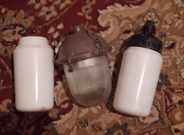 Otaq qapıları: Divan iki kreslo 100 manat vanna 40 manat Aspirator 70 manat — 13