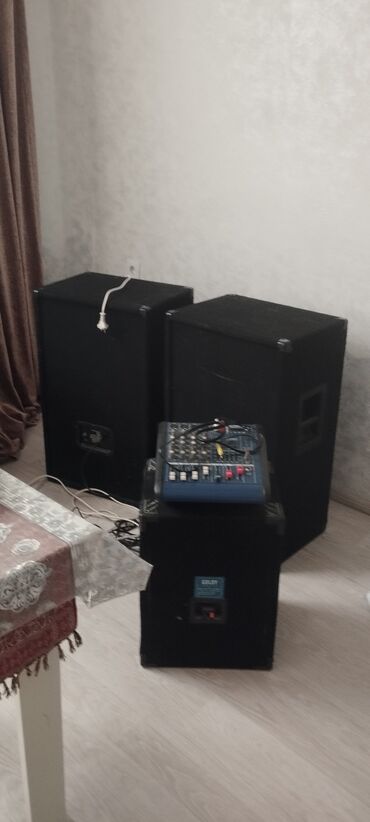 Dinamiklər və kolonkalar: İşlənmiş Air Music Kolonka, Növ - Ev kinoteatrı üçün, rəng - Qara