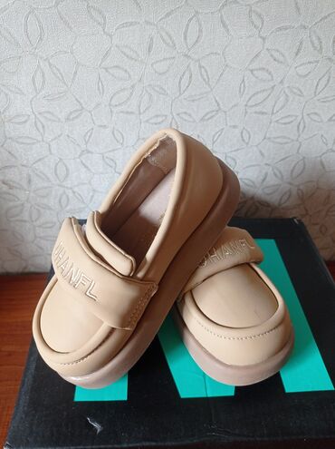 обувь для девочек: Цена 1500 сом, для девочек размер 26