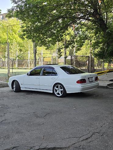 x class: Mercedes-Benz E-Class: 2001 г., 4.3 л, Автомат, Бензин, Седан — 3