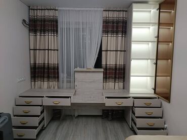 простой: Даараткана үчүн үстөл, Жаңы, Күзгүсү менен, түсү - Саргыч боз