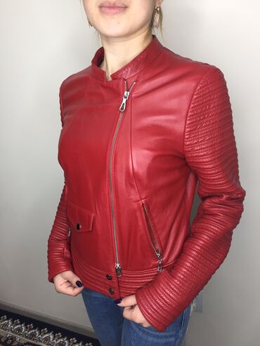 782 объявлений | lalafo.kg: Женская куртка M, цвет - Красный