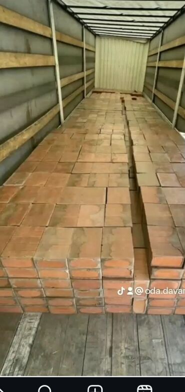 Maye divar kağızları: Qırmızı kərpic partiyası - Material: təbii gil əsaslı, sobada