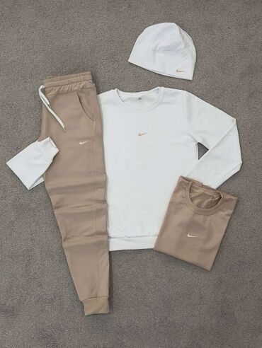 Kompleti: Ženski komplet 😊❤️ Trodelni 4000 din i poklon kapa 😊 Duks i donji deo — 10