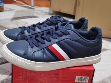 зимние термо кроссовки мужские: Мужские кроссовки, 41, Tommy Hilfiger, Б/у, цвет - Синий, Платная доставка
