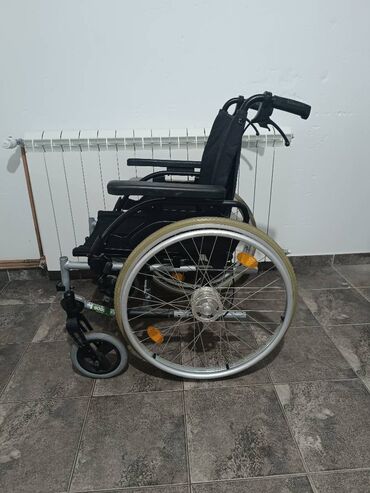 medicinske bluze: Sklopiva invalidska kolica nemačkog proizvođača Bishoff&Bishoff