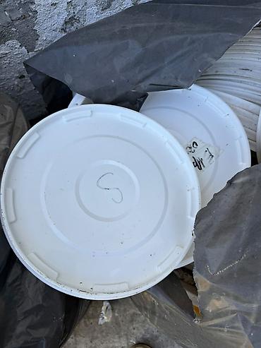 südlük keçilerin satışı: 8 kq 6 lt vedre ve elave qapaqlar satılır endirimde — 2