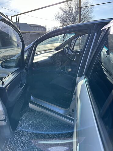 Subaru: Subaru Traviq: 2004 г., 2.2 л, Автомат, Газ, Минивэн — 6