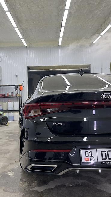 Другие детали салона: Мультимедийная система и интерьер автомобиля с современными функциями — 7