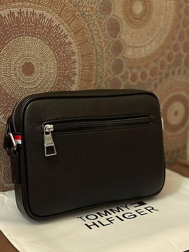 барсетки томми: Барсетка, Tommy Hilfiger, Материал: Экокожа, Застежка на молнии, Разделенные отделения, Регулируемый ремень, Новый — 2